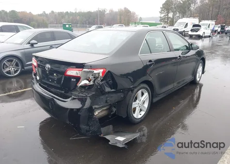 2014 Toyota Camry Se z USA, uszkodzony, nr VIN 4T1BF1FKXEU470571
